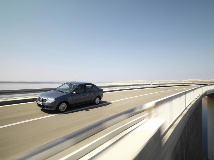  Dacia Logan 2008 года  (фото 27 из 81)